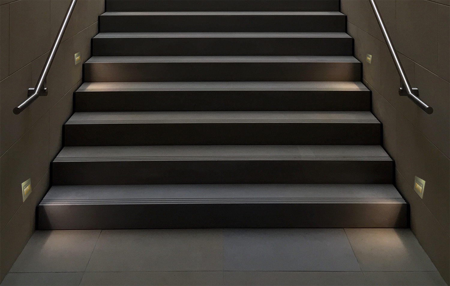 LED Treppen / Wandeinbauleuchte silber, Licht warmweiß